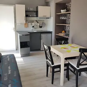 https://appartement-centre-avignon.aixenprovencehotels.org